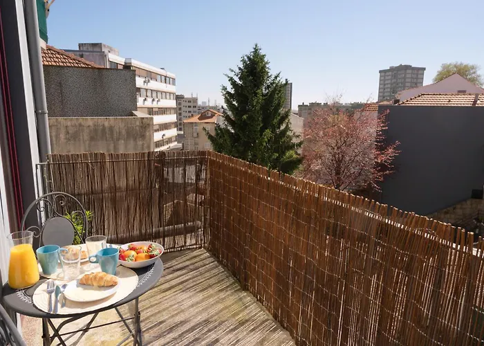 Appartement *lighty Santa Catarina Studio* Balcony/dishwasher Porto