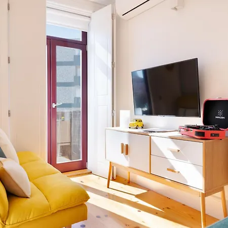 *lighty Santa Catarina Studio* Balcony/dishwasher بورتو