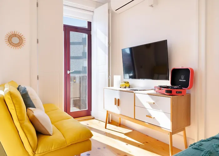 *lighty Santa Catarina Studio* Balcony/dishwasher Oporto